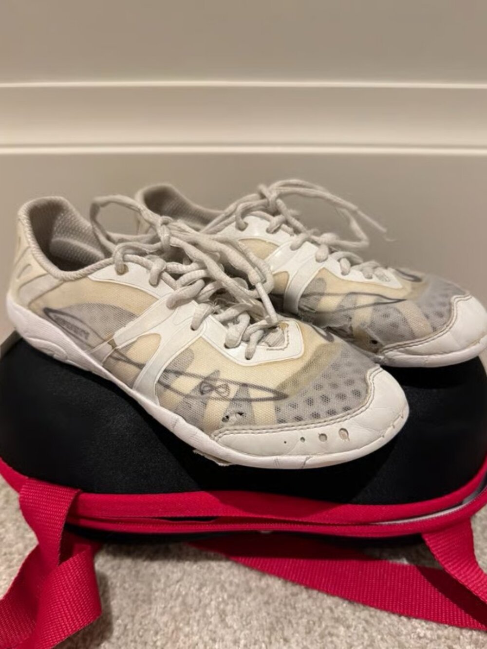 Cheerleading Shoes, Size 6 (with shoe box)